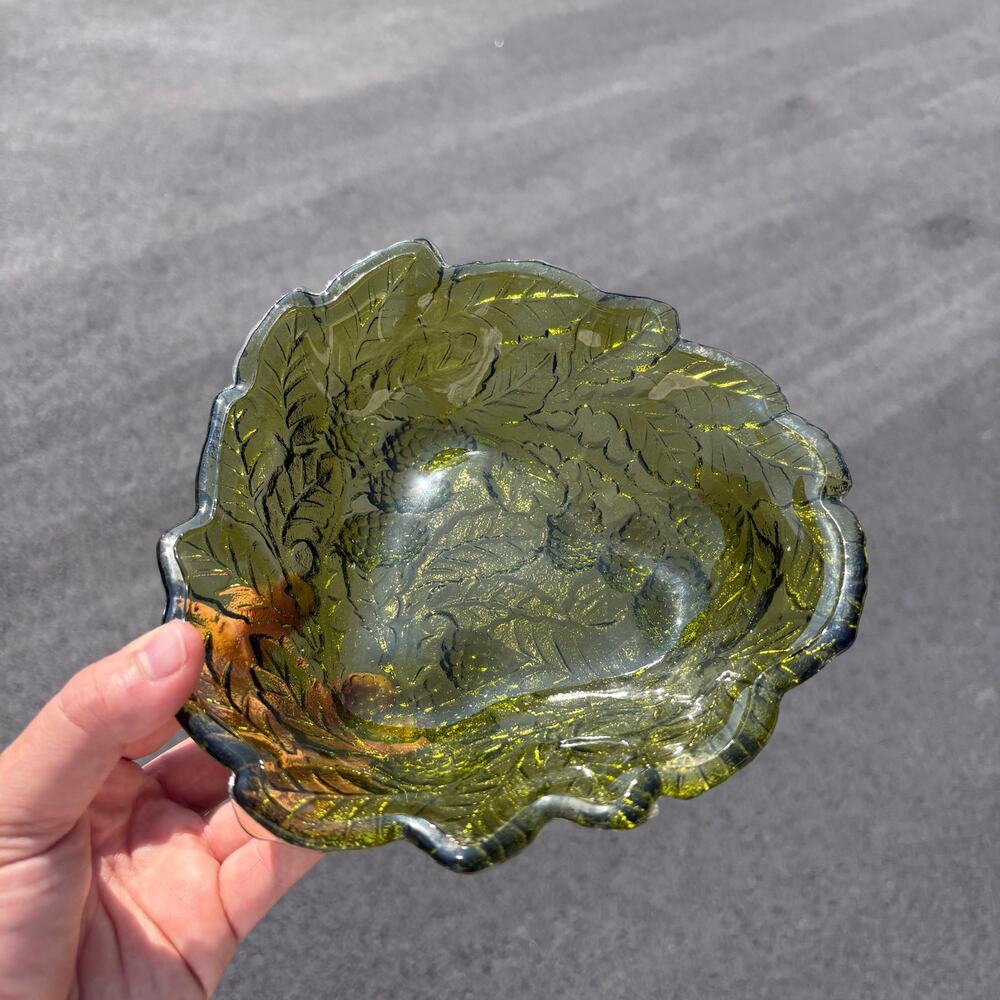 Vintage Indiana Glass Loganberry bowl
